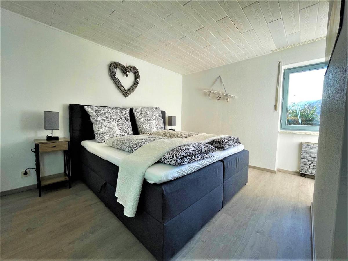 Ferienwohnung Traumhafter Moselblick, Garten&Lounge, Boxspringbett, TOP Lage Bullay Exterior foto